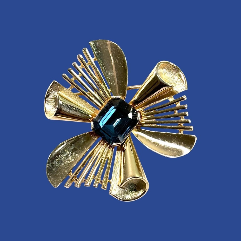 Crown Trifari Brooch Large Blue Stone in Gold Tone Setting 1 1/2 x 1 3/4" Signed